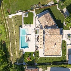 ISTRA, KAŠĆERGA - luksuzna vila s bazenom i okućnicom smještena u središnjoj Istri