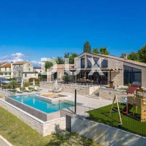 ISTRA, KAŠĆERGA - luksuzna vila s bazenom i okućnicom smještena u središnjoj Istri