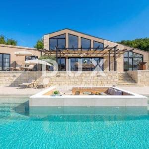 ISTRA, KAŠĆERGA - luksuzna vila s bazenom i okućnicom smještena u središnjoj Istri