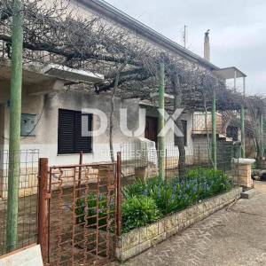 ISTRA, KAŠTEL - Kamena kuća s potencijalom