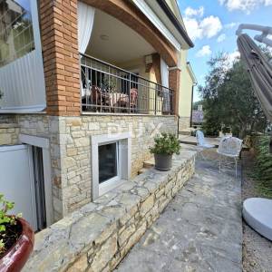 ISTRA, KAŠTELIR - Privatna vila na mirnoj lokaciji s panoramskim pogledom na more