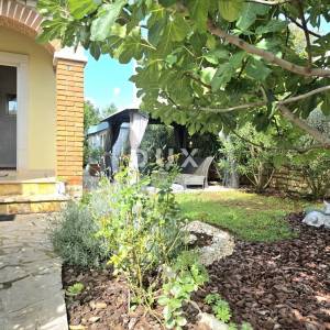 ISTRA, KAŠTELIR - Privatna vila na mirnoj lokaciji s panoramskim pogledom na more