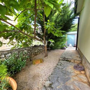 ISTRA, KAŠTELIR - Privatna vila na mirnoj lokaciji s panoramskim pogledom na more