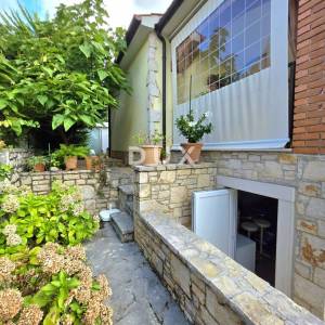 ISTRA, KAŠTELIR - Privatna vila na mirnoj lokaciji s panoramskim pogledom na more