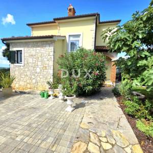ISTRA, KAŠTELIR - Privatna vila na mirnoj lokaciji s panoramskim pogledom na more