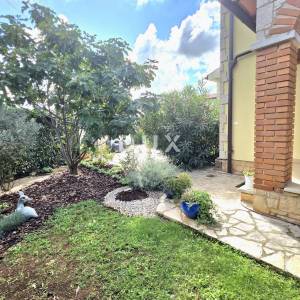 ISTRA, KAŠTELIR - Privatna vila na mirnoj lokaciji s panoramskim pogledom na more
