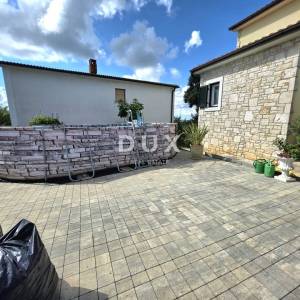 ISTRA, KAŠTELIR - Privatna vila na mirnoj lokaciji s panoramskim pogledom na more