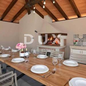 ISTRA, KAŠTELIR - Vila s bazenom i velikom okućnicom