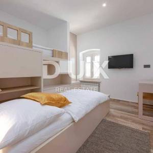ISTRA, KAŠTELIR - Vila s bazenom i velikom okućnicom
