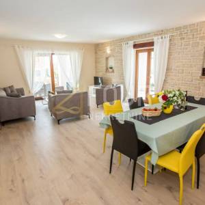Istra, Kaštelir, vila s bazenom