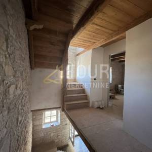 Istra, Kaštelir, vila s bazenom i saunom