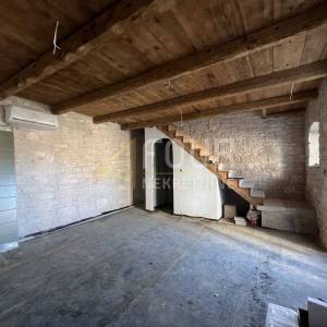 Istra, Kaštelir, vila s bazenom i saunom