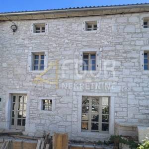 Istra, Kaštelir, vila s bazenom i saunom