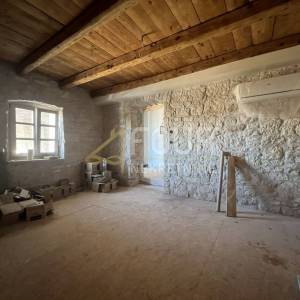 Istra, Kaštelir, vila s bazenom i saunom