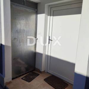 ISTRA, KAVRAN - Prostrana kuća s 3 apartmana i garažom u mirnom dijelu