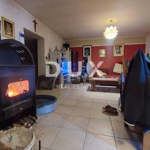ISTRA, KAVRAN - Prostrana kuća s 3 apartmana i garažom u mirnom dijelu