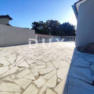 ISTRA, KAVRAN - Prostrana kuća s 3 apartmana i garažom u mirnom dijelu