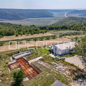 Istra, Krasica - građevinsko zemljište s projektom i dozvolom s pogledom na more