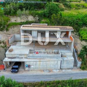 ISTRA, KRASICA - moderna samostojeća vila s bazenom s panoramskim pogledom i garažom