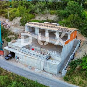 ISTRA, KRASICA - moderna samostojeća vila s bazenom s panoramskim pogledom i garažom