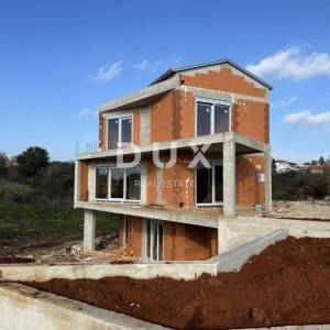 ISTRA, KRNICA - Kuća sa unutarnjim i vanjskim bazenom!
