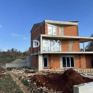 ISTRA, KRNICA - Kuća sa unutarnjim i vanjskim bazenom!