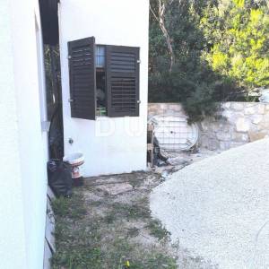 ISTRA, KRNICA - Legalizirana kućica prvi red do mora - DIREKTNI IZLAZ NA PLAŽU!!