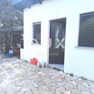 ISTRA, KRNICA - Legalizirana kućica prvi red do mora - DIREKTNI IZLAZ NA PLAŽU!!