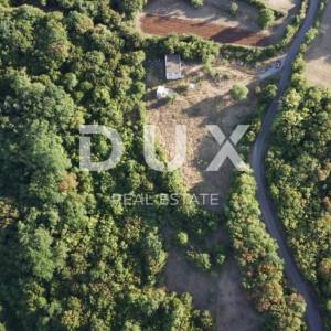 ISTRA, KRNICA- Zemljište + objekt od 50 m2 na mirnoj lokaciji!