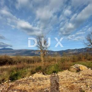 ISTRA, KRŠAN - Atraktivno građevinsko zemljište s idejnim rješenjem i pogledom na Učku 