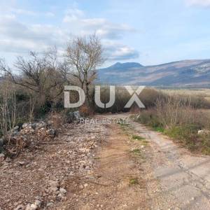 ISTRA, KRŠAN - Atraktivno građevinsko zemljište s idejnim rješenjem i pogledom na Učku 