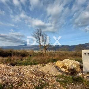 ISTRA, KRŠAN - Atraktivno građevinsko zemljište s idejnim rješenjem i pogledom na Učku 