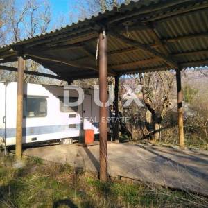 ISTRA, KRŠAN - Imanje s kamenim objektima