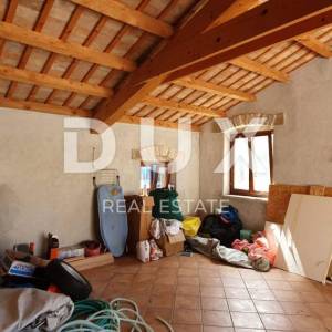 ISTRA, KRŠAN - Kamena ljepotica s bazenom i dodatnim zemljištem