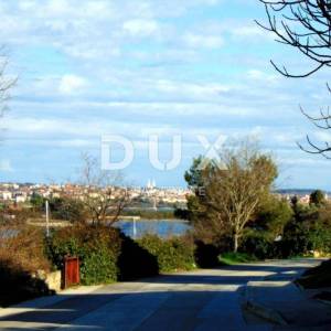 ISTRA - Kuća s 11 stambenih jedinica i pogledom na more