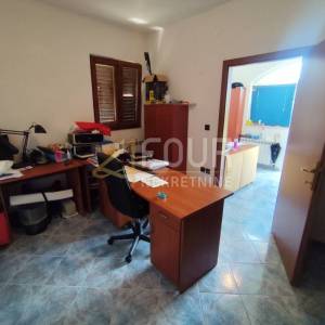Istra, Labin, 168m2, etaža s 3 stana, okućnica
