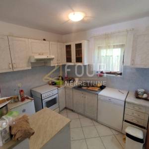 Istra, Labin, 168m2, etaža s 3 stana, okućnica
