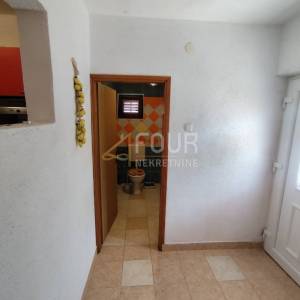 Istra, Labin, 168m2, etaža s 3 stana, okućnica