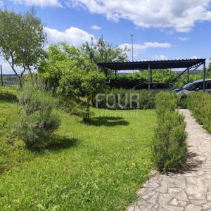 Istra, Labin, 168m2, etaža s 3 stana, okućnica