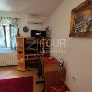 Istra, Labin, 168m2, etaža s 3 stana, okućnica