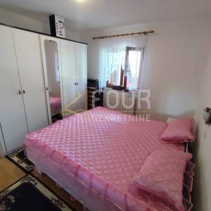 Istra, Labin, 168m2, etaža s 3 stana, okućnica