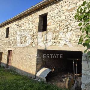 ISTRA, LABIN - Autentična istarska kamena kuća s pomoćnim objektom i velikom okućnicom
