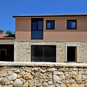 ISTRA, LABIN - Besprijekorna kamena kuća s bazenom