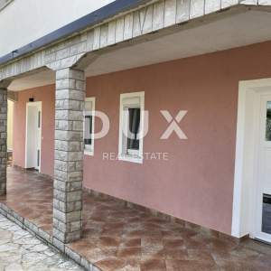 ISTRA, LABIN - Dvije kuće s pripadajućim bazenima