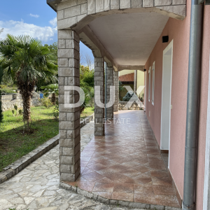 ISTRA, LABIN - Dvije kuće s pripadajućim bazenima