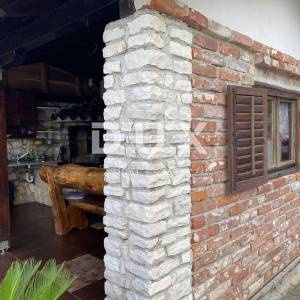 ISTRA, LABIN - Dvije kuće s pripadajućim bazenima