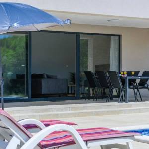 ISTRA, LABIN - Elegantna novogradnja s bazenom