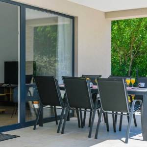 ISTRA, LABIN - Elegantna novogradnja s bazenom