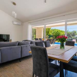 ISTRA, LABIN - Elegantna novogradnja s bazenom