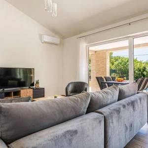 ISTRA, LABIN - Elegantna novogradnja s bazenom